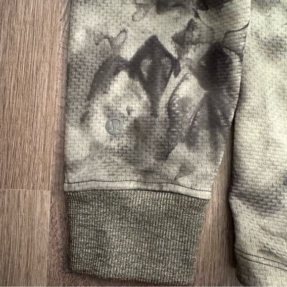 👝CLEAR OUT BNWOT Lululemon Textured Tech Hoodie Size S Diamond Dye Raw - Picture 9 of 10